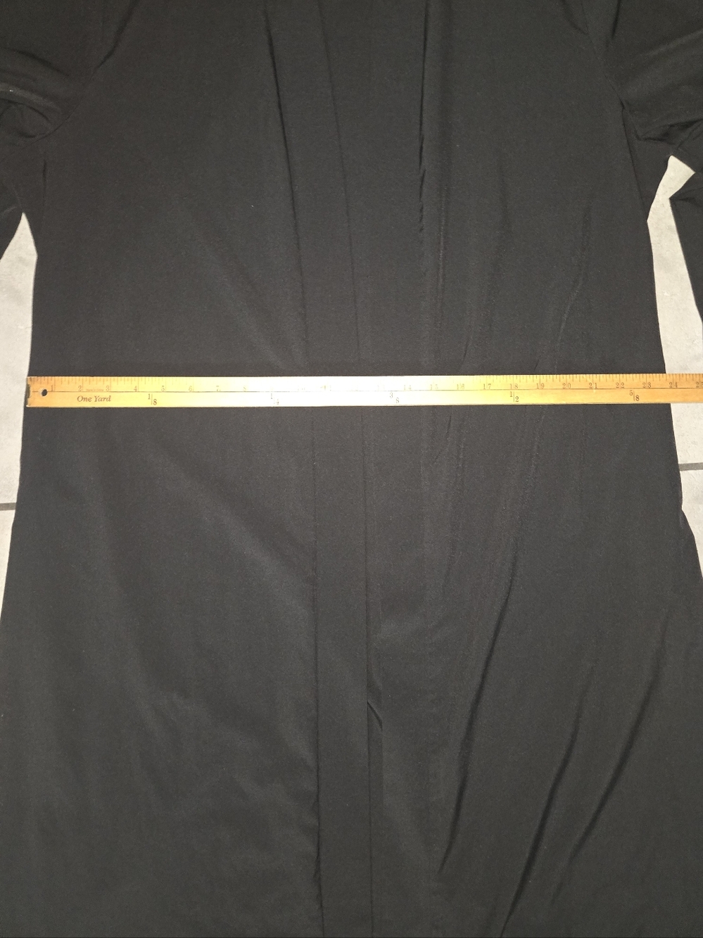 Sleek Black Robe - Picture 8 of 13